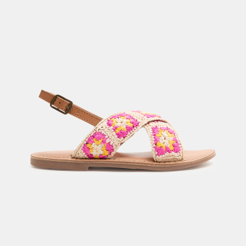 صندل وردي برباط كروشيه للبنات